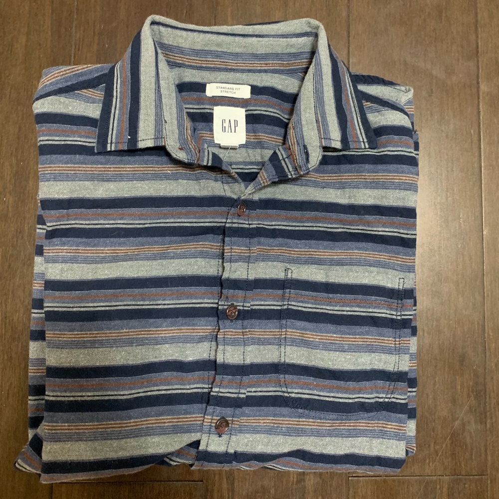 Gap standard fit shirt